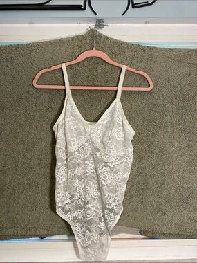 Colsie Cream Lace Bodysuit